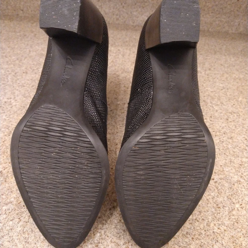 Clarks Artisan  Black Leather  Size 8 Snake print Heels - Picture 6 of 8